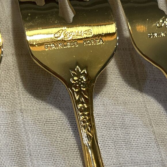 Rogers Stainless Korea 24 Carat Gold Plate Silverware 36 Pieces Stanley Roberts - Picture 6 of 7